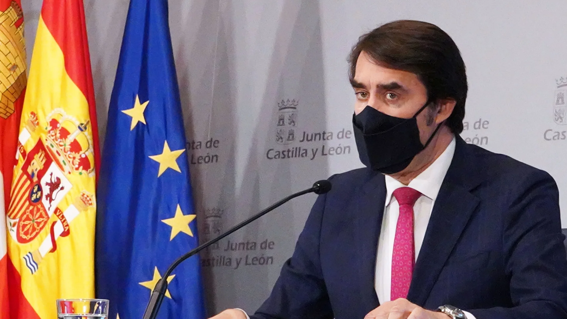 El consejero de Fomento y Medio Ambiente, Juan Carlos Suárez-Quiñones, da cuenta de los acuerdos medioambientales aprobados en el Consejo de Gobierno