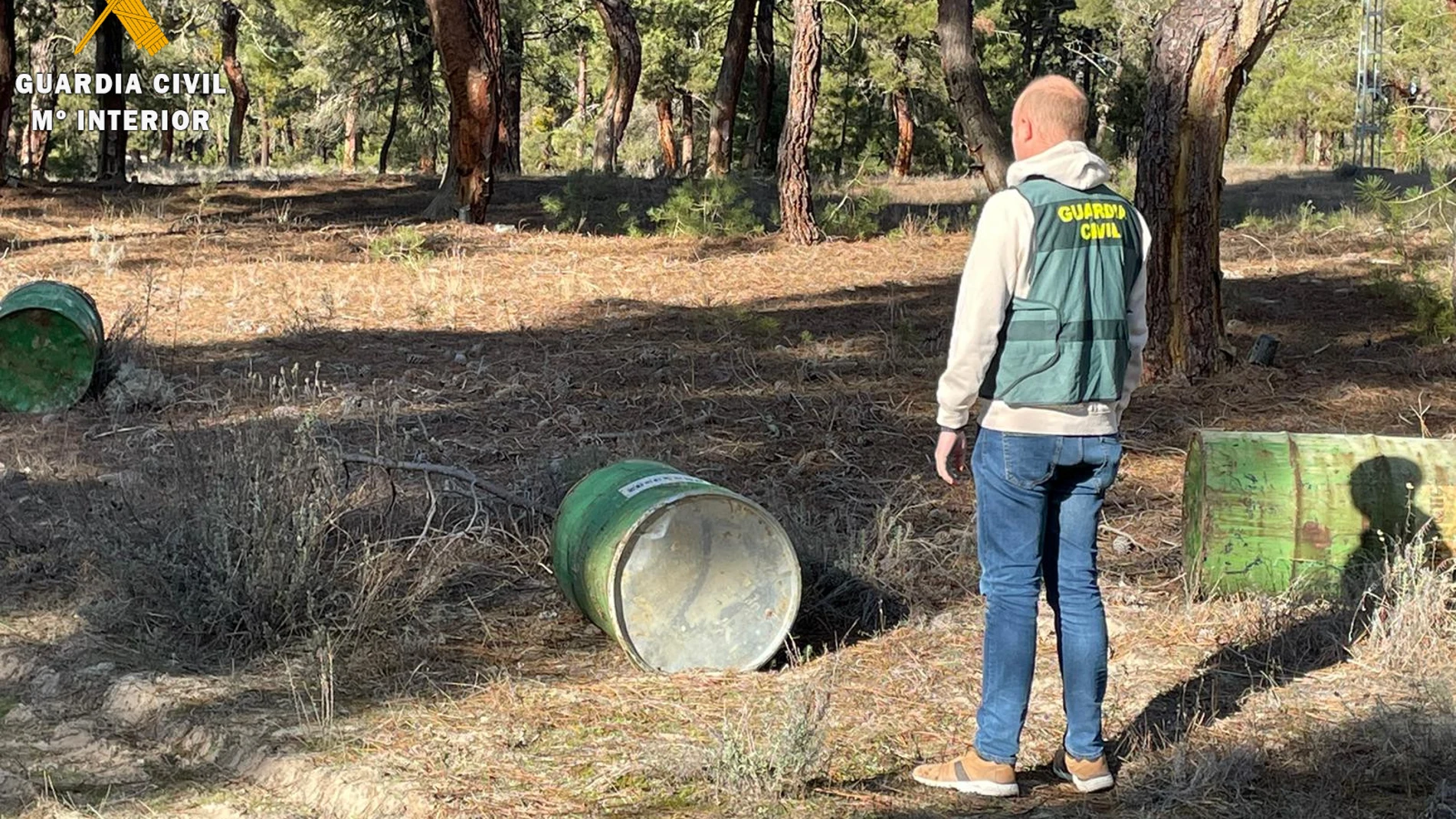 Detenido por hurtar 34 bidones de resina en un pinar de Dehesa Mayor (Segovia), con un valor de 7.000 euros