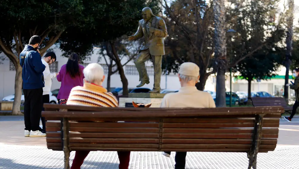 Inauguración de la nueva escultura al humorista malagueño Gregorio Sánchez, Chiquito de la Calzada. Álex Zea / Europa Press