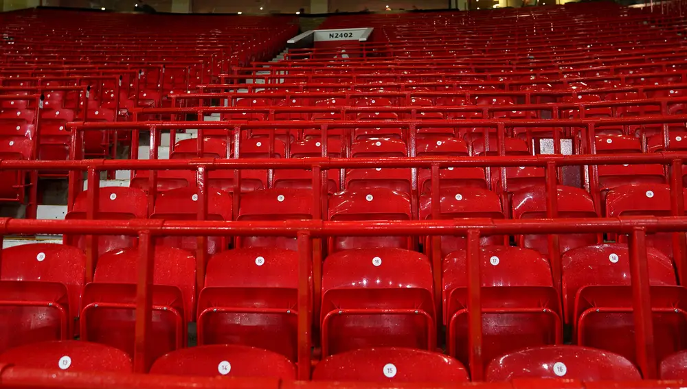 La nueva zona para ver el fútbol de pie de forma segura en Old Trafford, estadio del Manchester United.