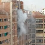 Incendio de un piso en la avenida Meridana de Barcelona @BCN_BOMBERS