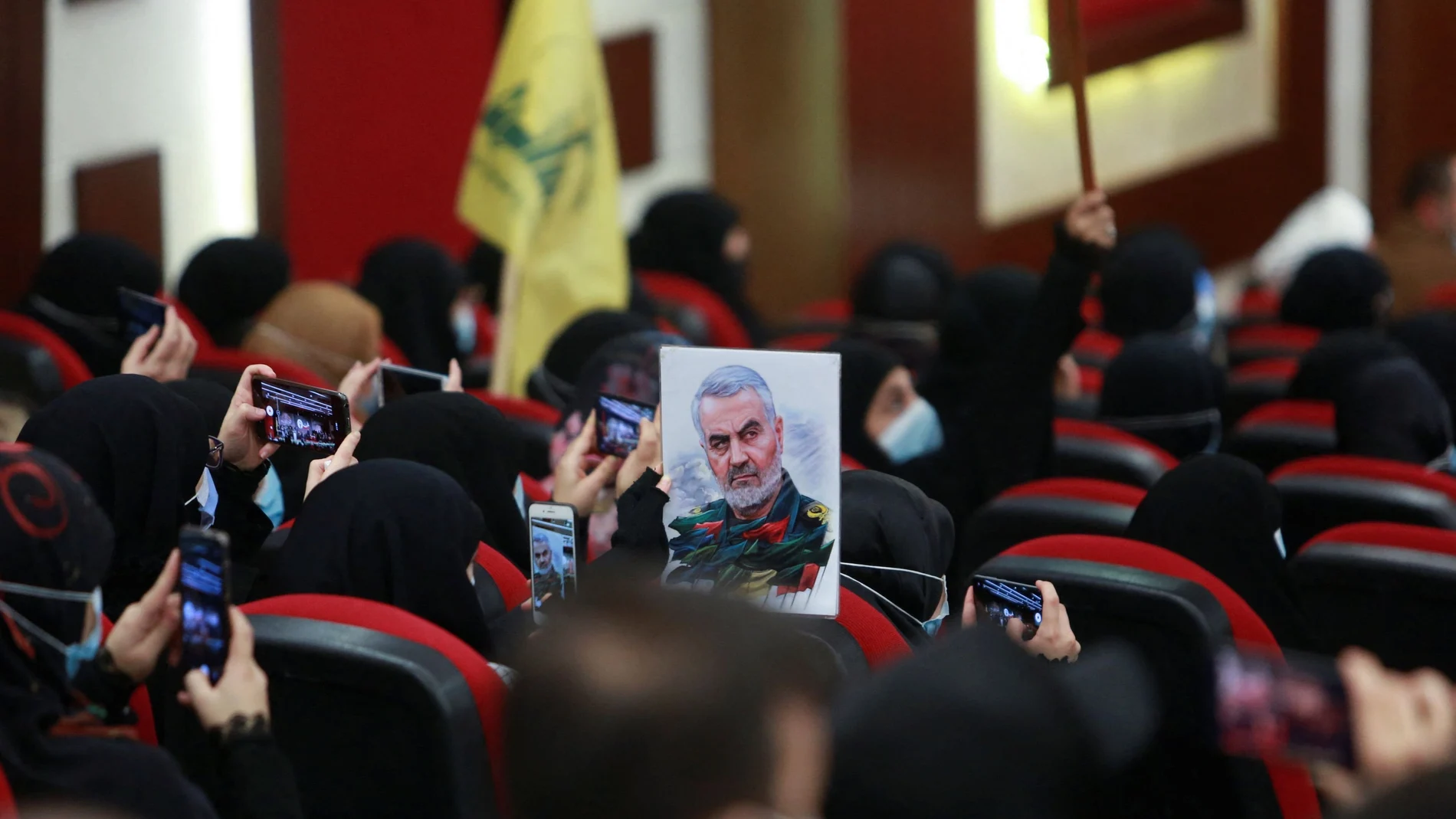 Una imagen del general Qassem Soleimani durante una ceremonia en su recuerdo en el segundo aniversario de su muerte