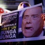 El "Quirinal no es un Bunga Bunga": protestas en Roma contra la candidatura del ex primer ministro Silvio Berlusconi a la presidencia de Italia