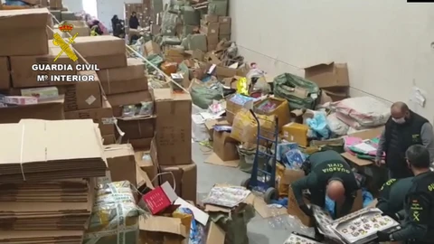 Requisados más de 145.000 juguetes falsificados o peligrosos de una nave de Pinto