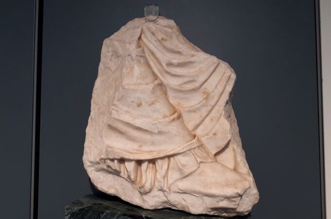 Fragmento del friso oriental del Partenón ateniense que se encontraba en el Museo Arqueológico de Palermo.