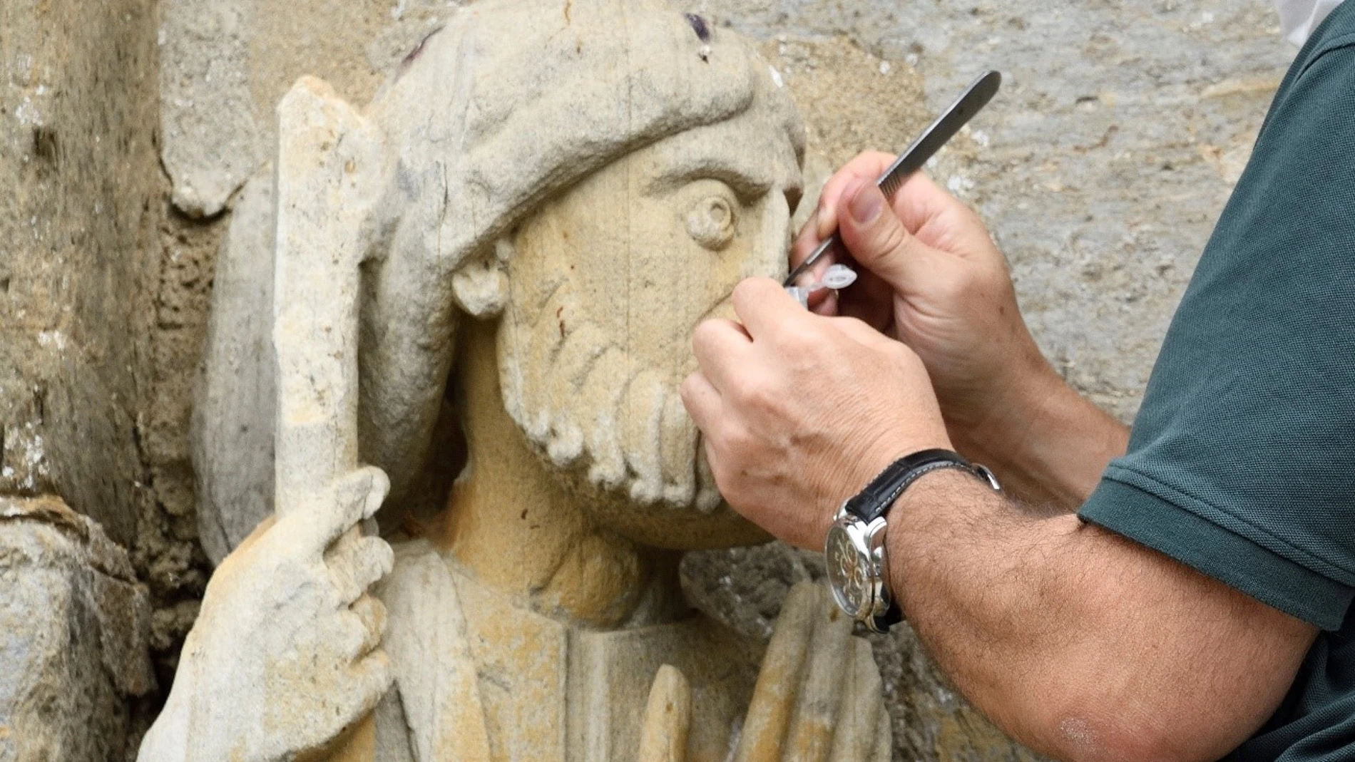 Toma de muestras dentro del programa de conservación preventiva para la iglesia de Santa María de Tera (Zamora)