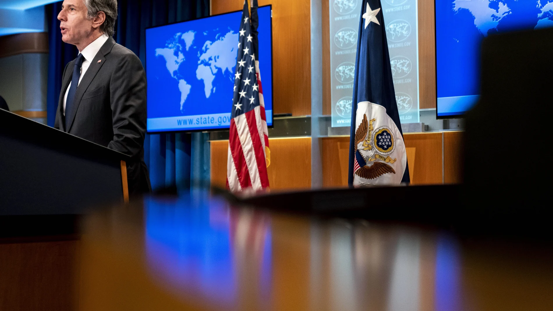 El secretario de Estado de EE UU, Antony Blinken, habla desde una sala del Departamento de Estado de Washinton