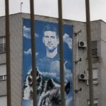 Mural de Novak Djokovic en un edificio de Belgrado