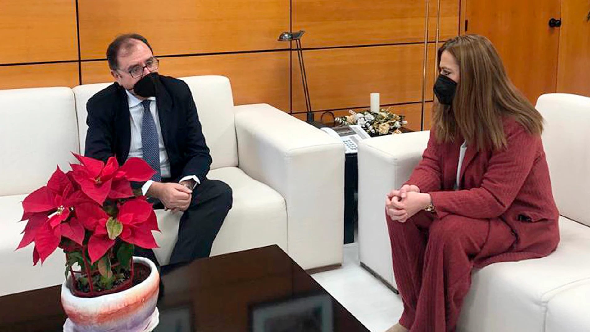 Reunión de la delegada del Gobierno,Virginia Barcones, con el secretario general de Instituciones Penitenciarias
