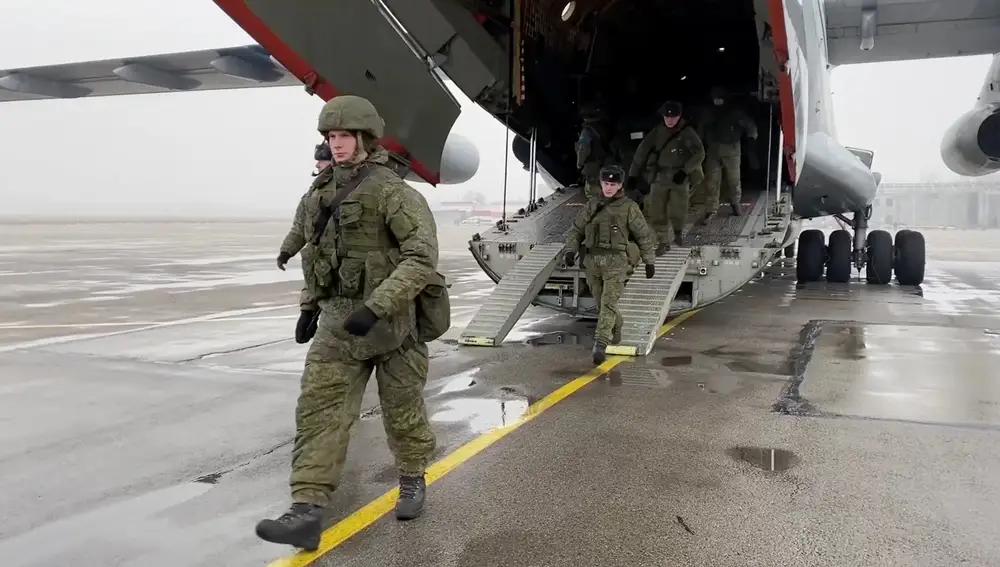 Rusia ha enviado más de 75 aviones de transporte militar