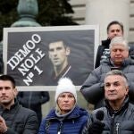 Manifestantes a favor de Novak Djokovic