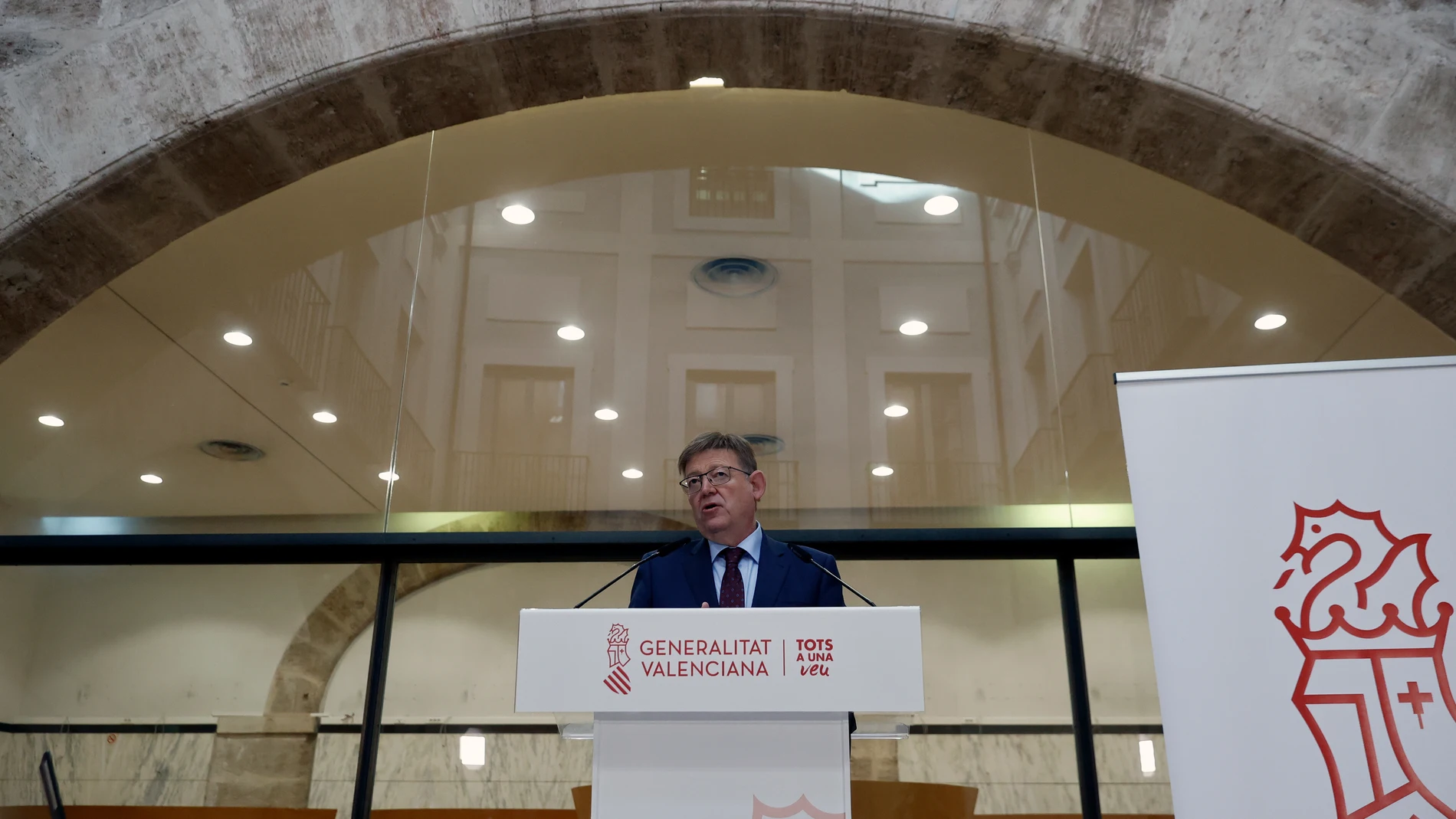 El president de la Generalitat, Ximo Puig, visita el Palau dels Boïl d'Arenós, futura sede del Instituto Valenciano de Finanzas (IVF)