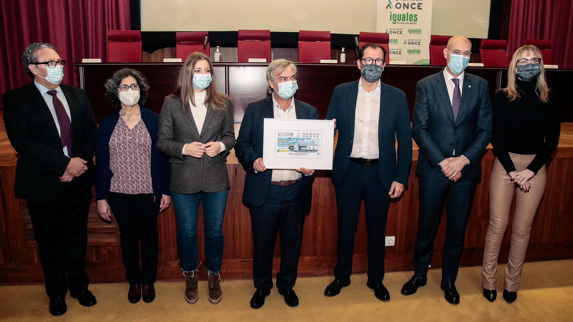 Acto de presentación del cupón que la ONCE dedica al Hospital Universitario de León