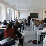 Varios alumnos de la Facultad de Ciencias Económicas de la Universidad CEU San Pablo en Madrid