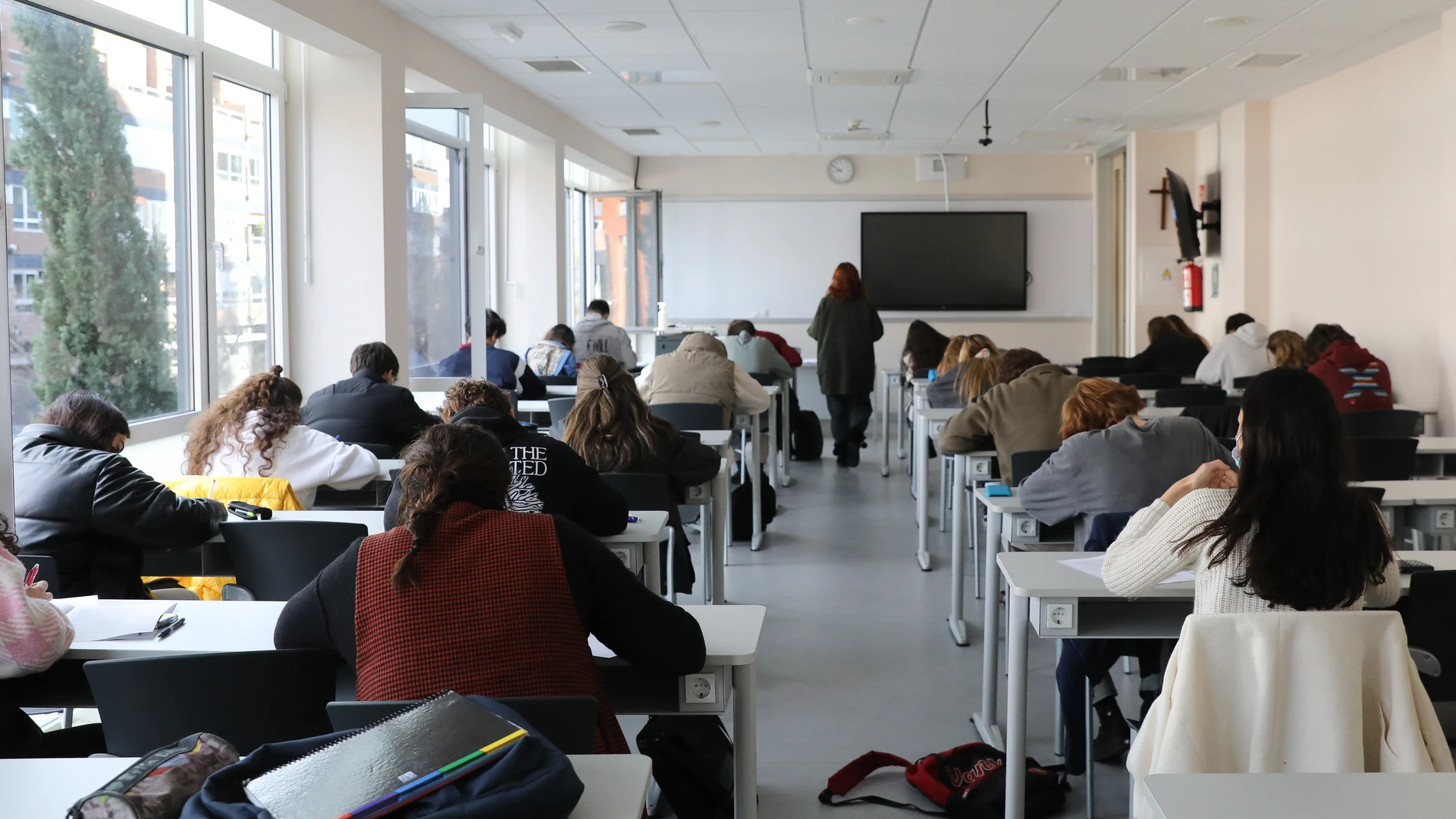 Varios alumnos de la Facultad de Ciencias Económicas de la Universidad CEU San Pablo en Madrid