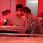 El presidente de la Generalitat valenciana, Ximo Puig, hoy durante su visita a la bioplanta de Caudete