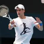 Novak Djokovic se entrena en Melbourne Park.