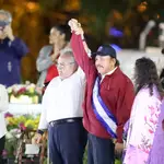 President of Nicaragua&#39;s National Assembly Gustavo Porras and Nicaragua&#39;s President Daniel Ortega hold hands next to Vice President Rosario Murillo, during the inauguration of Ortega&#39;s fourth consecutive term in office, in Managua, Nicaragua, January 10, 2022. Zurimar Campos/Miraflores Palace/Handout via REUTERS ATTENTION EDITORS - THIS IMAGE HAS BEEN SUPPLIED BY A THIRD PARTY. NO RESALES. NO ARCHIVES
