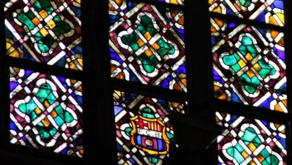 Escudo del Barsa en la Catedral del Mar de Barcelona