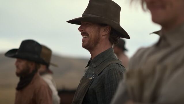 El actor británico Benedict Cumberbatch, presente en todas las quinielas del Oscar, protagoniza "El poder del perro", película que se ha alzado con tres Globos de Oro