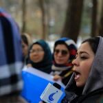 Mujeres y activistas con una pancarta en una protesta en Kabul, Afganistán, a 12 de enero de 2021.