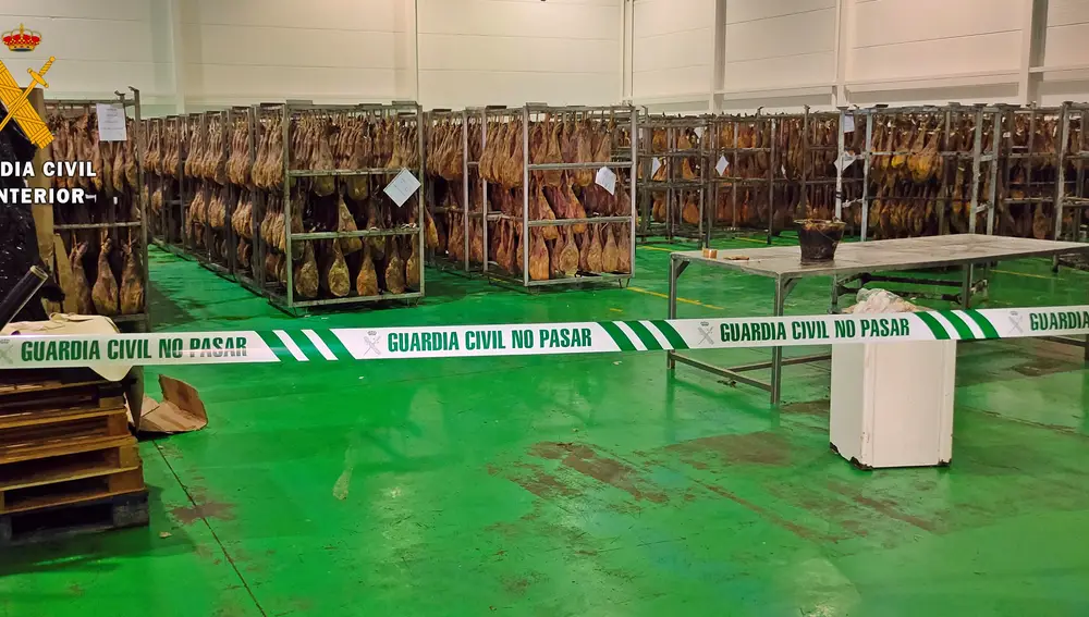 Operación "Guisima II", la Guardia Civil investiga un entramado empresarial por fraude alimentario en la comercialización de productos ibéricos