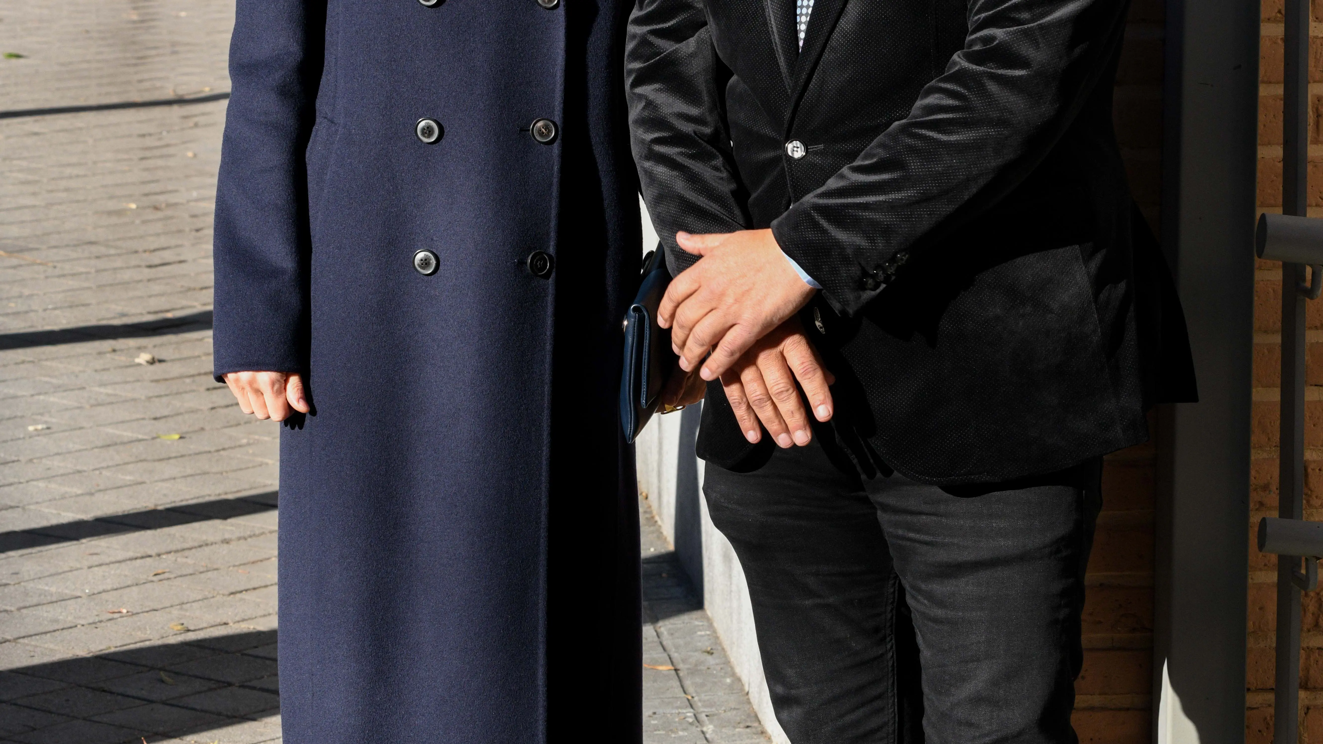 La Reina Letizia posa junto al presidente de FEDER, Juan Carrión Tudela, a su llegada a la sede, a 12 de enero de 2021, en Madrid (España).