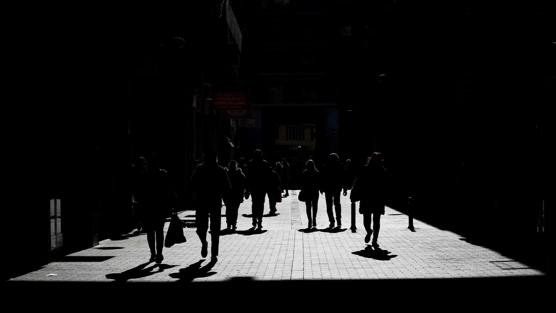 Vista general de una céntrica y concurrida calle de Valencia