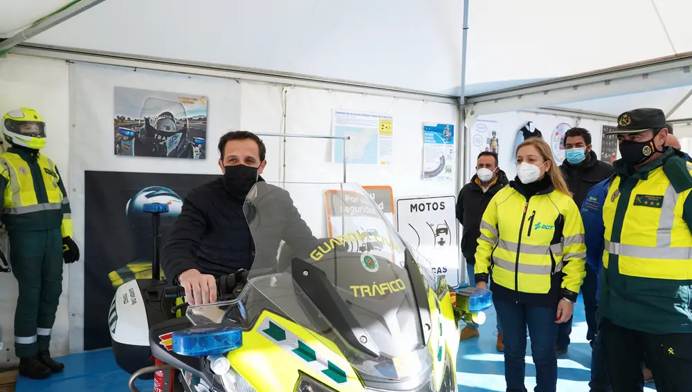 El presidente de la Diputación de Valladolid, Conrado Íscar, visita la concentración motera invernal internacional Pingüinos 2022 Valladolid, invitado por el presidente de Turismoto, José Manuel Navas