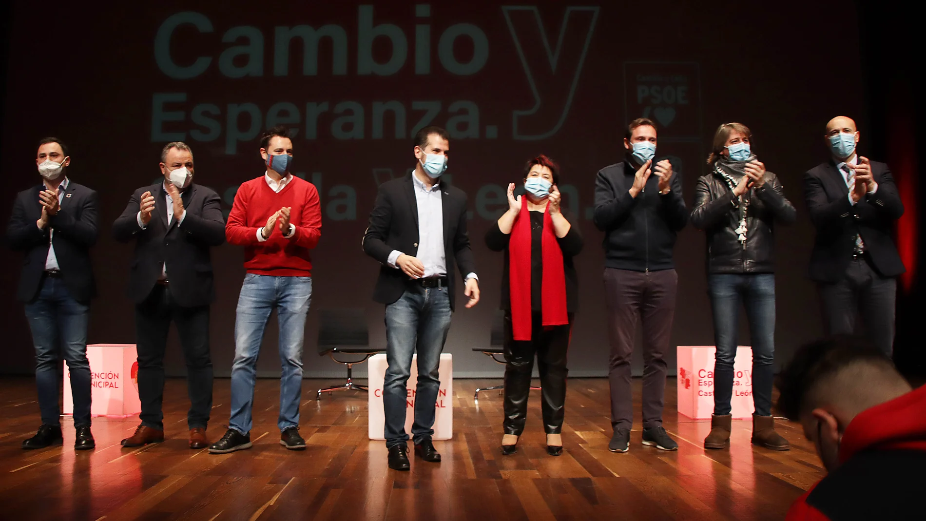 Convención municipal del PSOE en León presidida por Luis Tudanca