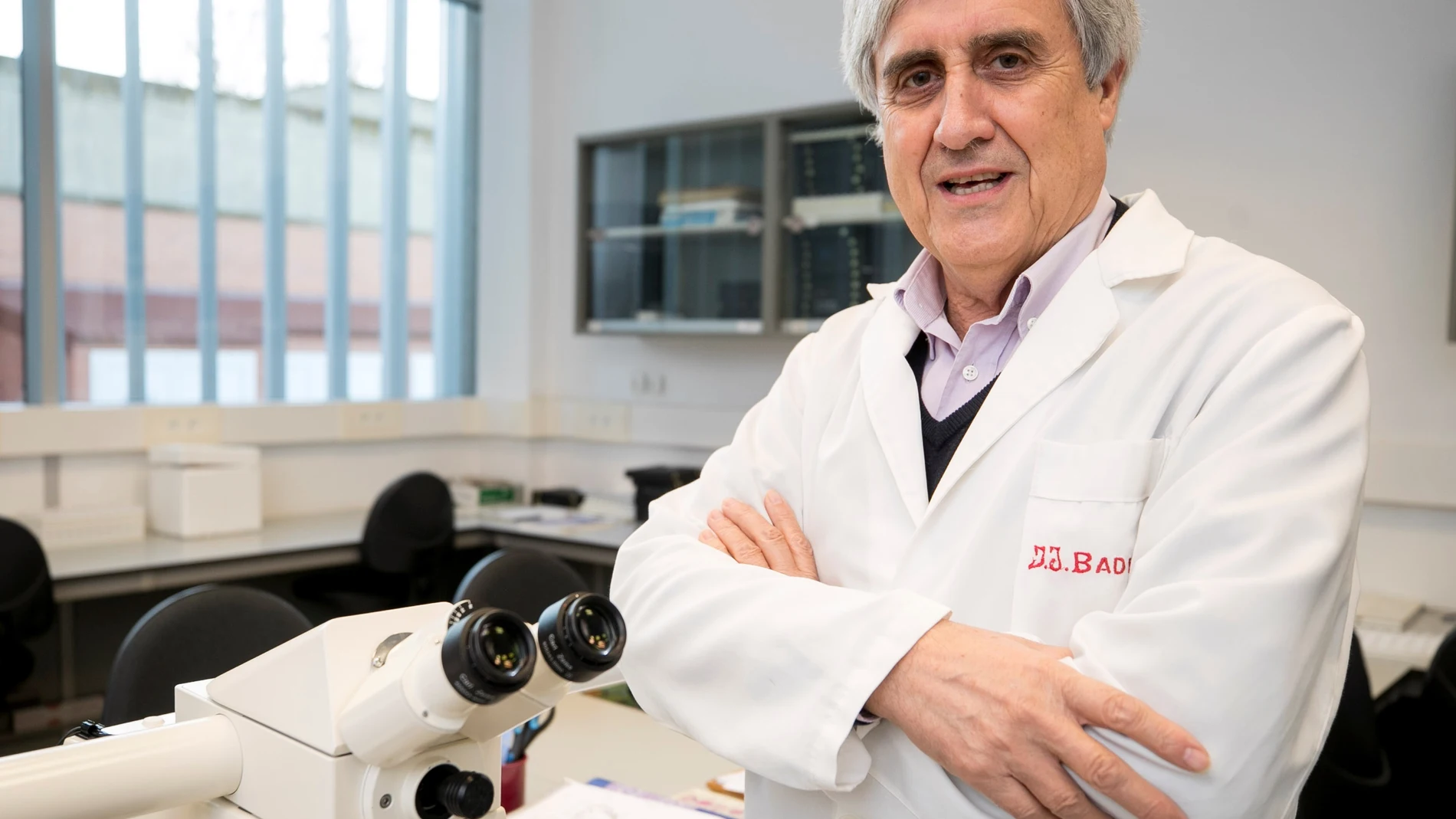 El investigador Juan José Badiola cree que tratar la covid-19 como la gripe es "prematuro e improvisado" en la actualidad