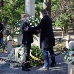 El presidente de la Generalitat, Ximo Puig, y el hijo de Manuel Broseta, Pablo Broseta, en el homenaje por el 30º aniversario de su asesinato a manos de ETA