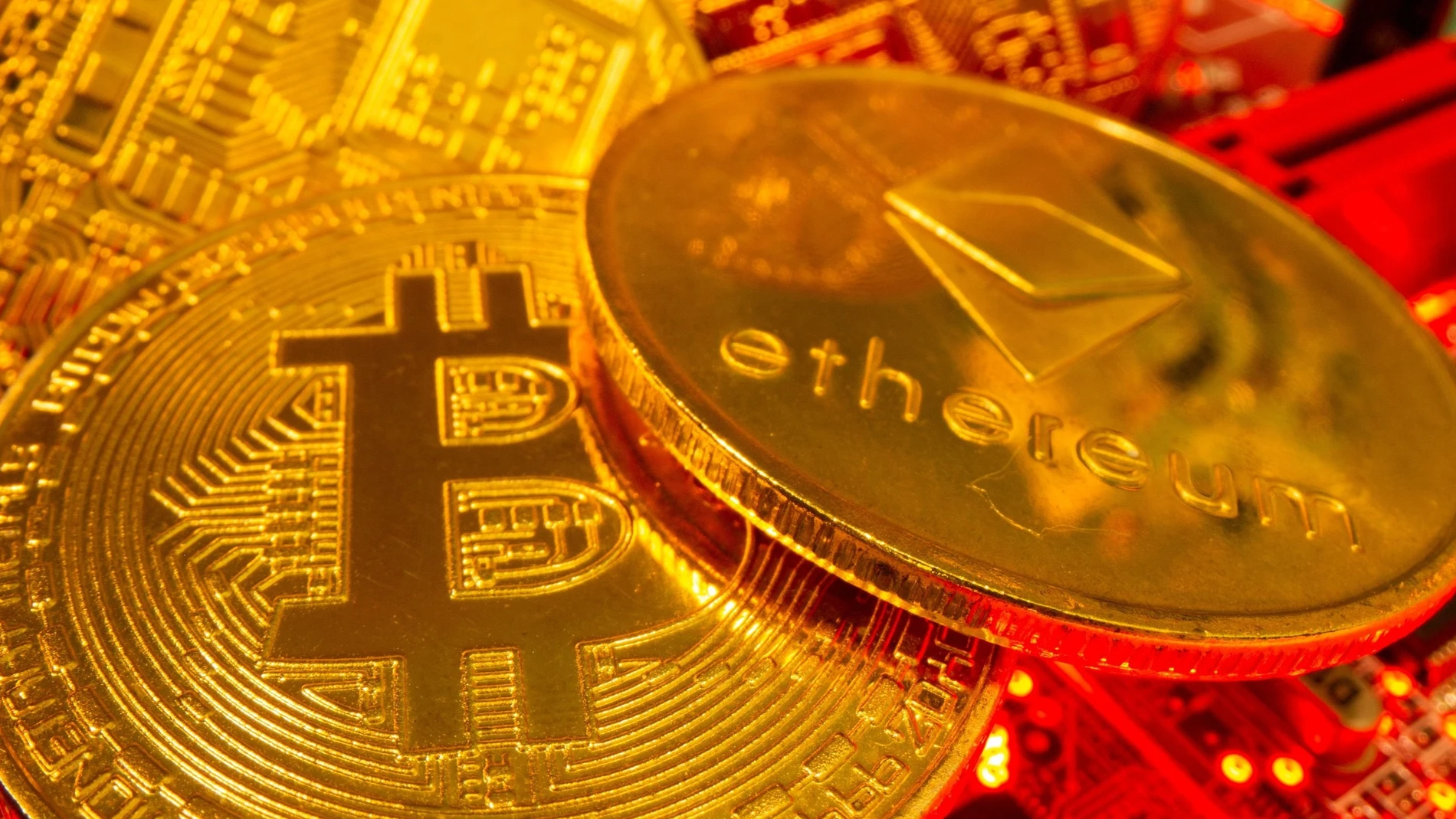 El bitcoin y ether caen un 10% tras anunciar la plataforma Binance la  compra de FTX