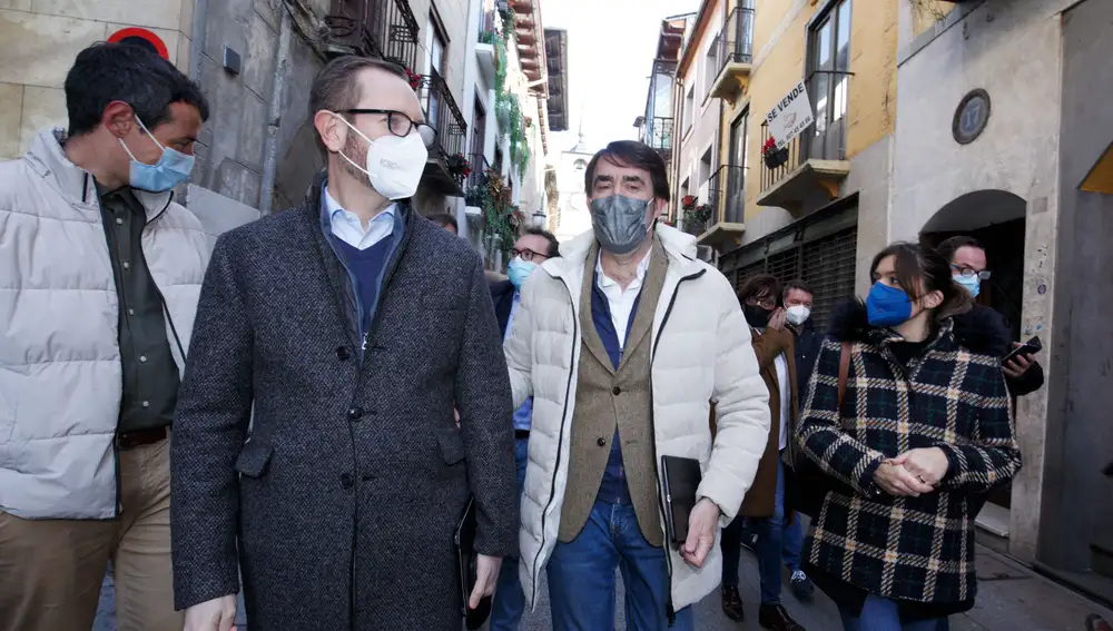 Suárez-Quiñones junto al senador Javier Maroto, por las calles de Ponferrada