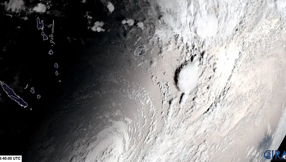Imagen de la erupción del volcán en la isla de Tonga tomada por el satélite meteorológico japonés Himawari-8