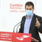El candidato del PSOE a la Junta, Luis Tudanca, atiende a la prensa tras reunirse con UPTA