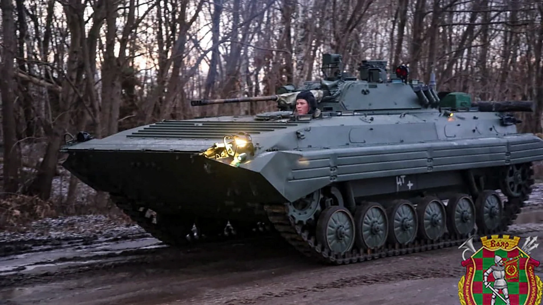 Militares rusos preparan sus vehículos militares para el ejercicio militar conjunto de Rusia y Bielorrusia "United Resolve 2022" en Bielorrusia, ayer