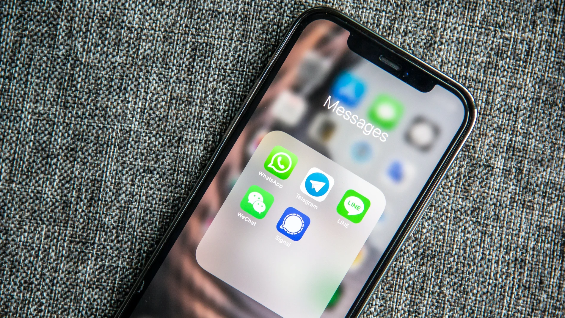 WhatsApp permite añadir contactos sin tener que pedir el número de teléfono desde 2020.