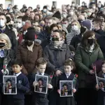 Cientos de personas acudieron en Irlanda a la misa funeral de la profesora de primaria de 23 años, cuyo asesinato ha reavivado el debate sobre cómo abordar la violencia contra las mujeres
