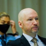 Anders Behring Breivik fue condenado en 2012 a 21 años de prisión prorrogables indefinidamente si representa una amenaza para la sociedad