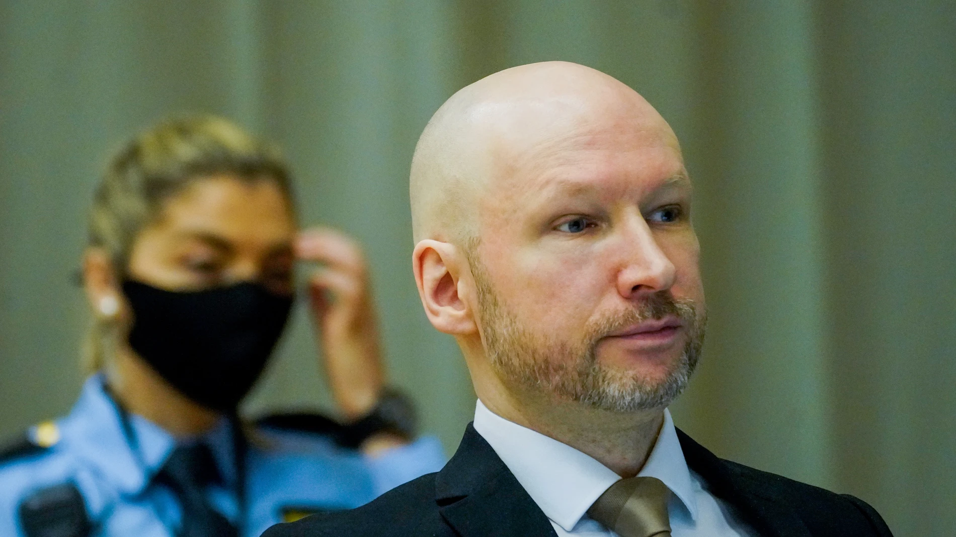Anders Behring Breivik fue condenado en 2012 a 21 años de prisión prorrogables indefinidamente si representa una amenaza para la sociedad