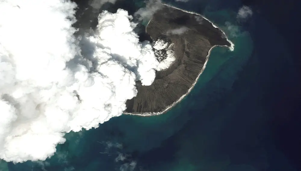 Una imagen de satélite muestra el volcán Hunga Tonga-Hunga Ha'apai antes de su erupción