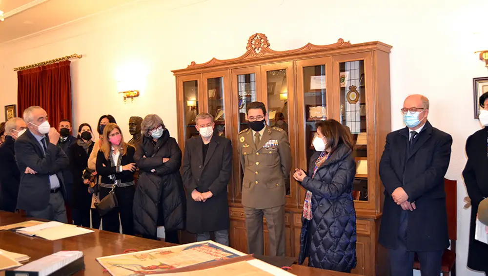 La ministra Margarita Robles visita el Archivo General Militar de Ávila
