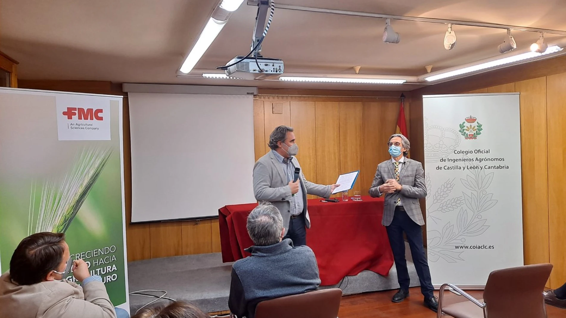 El decano-presidente del Colegio de Economistas de Valladolid, Palencia y Zamora. Juan Carlos de Margarida, protagoniza el ciclo de Tribunas Agropecuarias organizado por el COIACLC