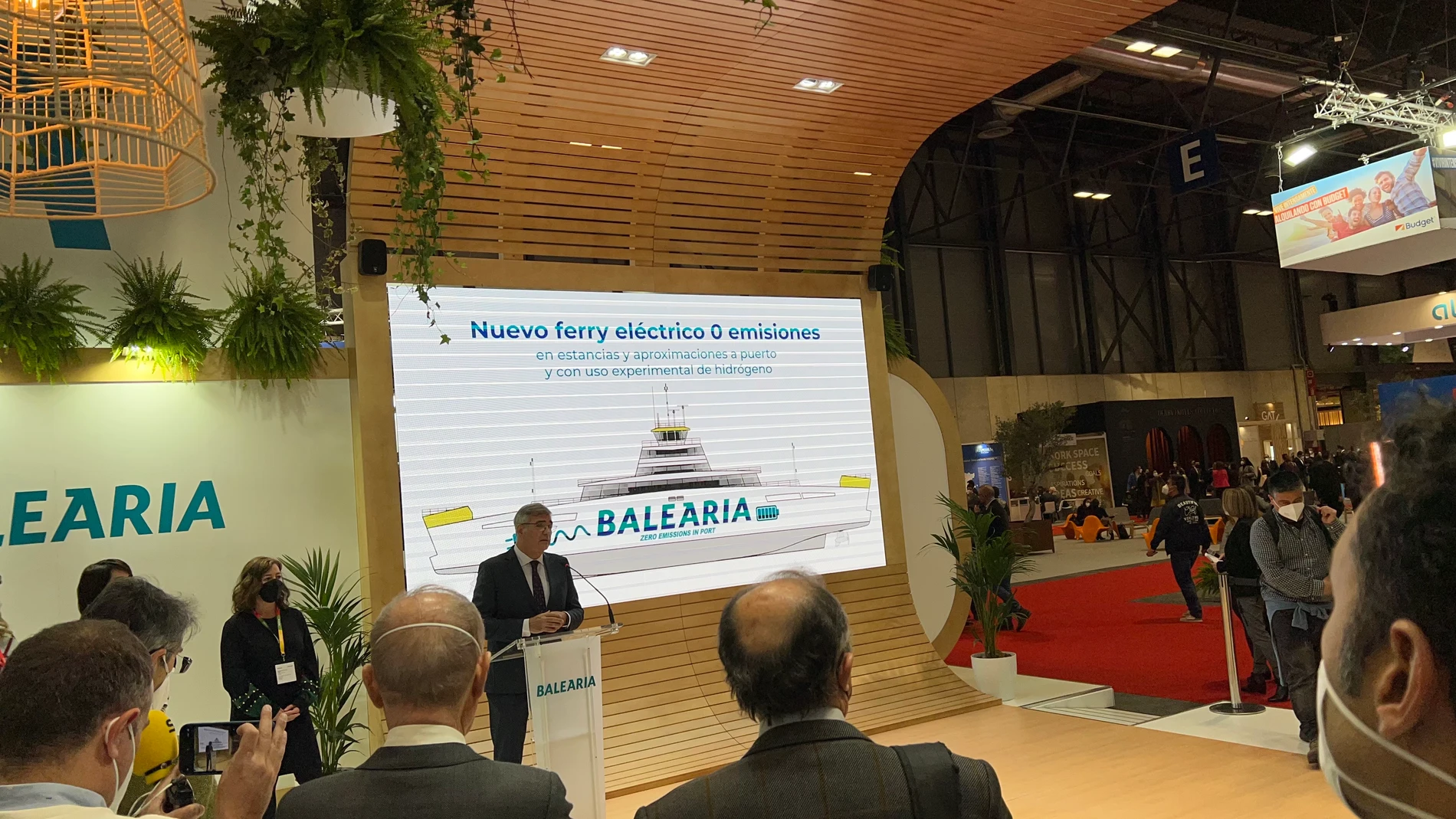 El presidente de Baleària, Adolfo Utor, presenta en Fitur este buque con capacidad para 350 pasajeros y cubrirá la ruta Ibiza-Formentera