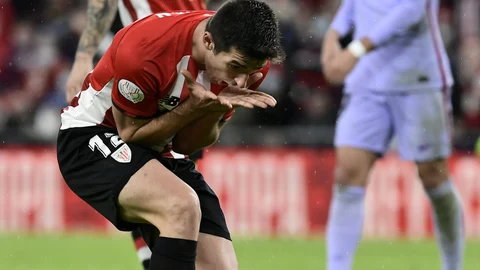 Daniel Vivian con el Athletic.