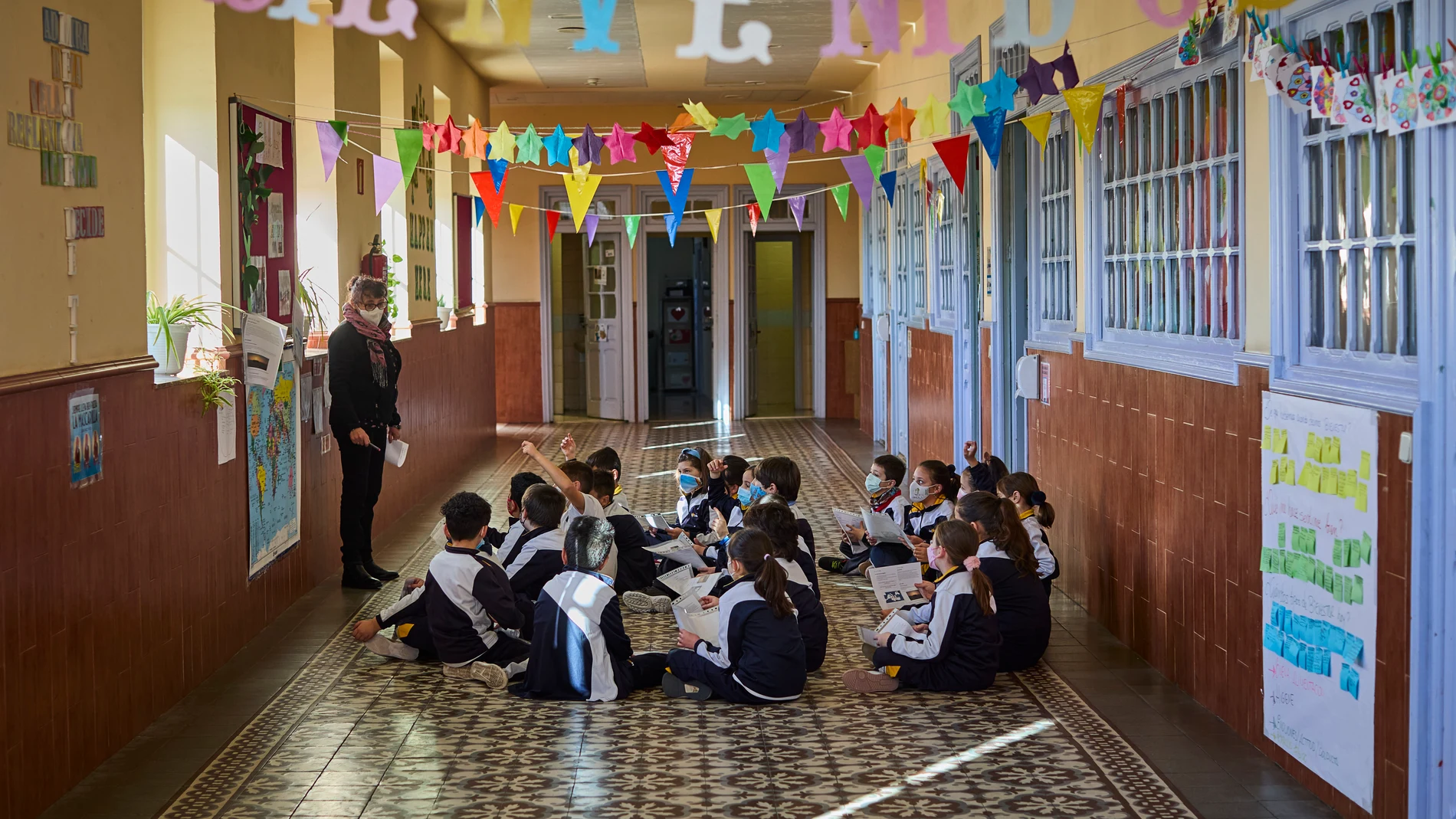 Los alumnos de 4º Primaria del Colegio La Salle en Griñón atienden a una clase del proyecto «El Viaje».