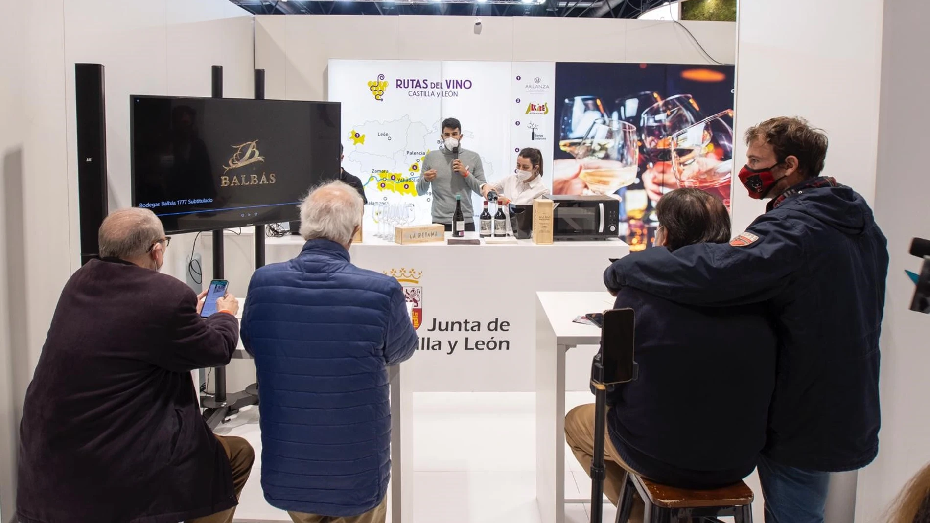 El expositor de la Junta de Castilla y León promociona las rutas del vino en Fitur