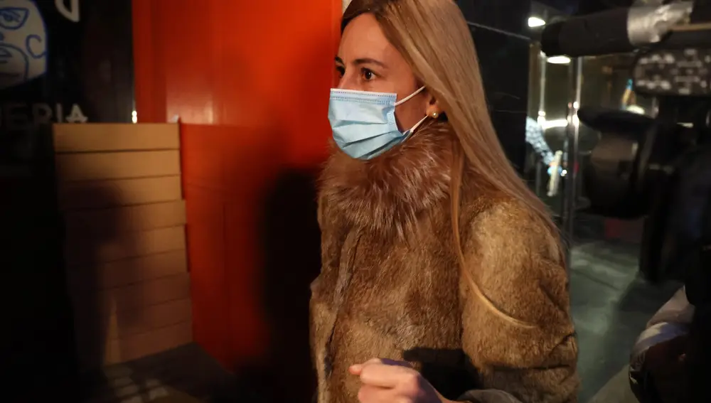 Ainhoa Armentia llegando al despacho donde trabaja, a 20 de enero de 2022 en Vitoria (España).