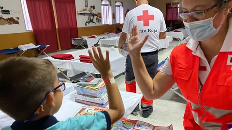 Los hijos de las familias afectadas por el volcán han sido este año los principales beneficiados de la iniciativa de Indra «Diciembre solidario»